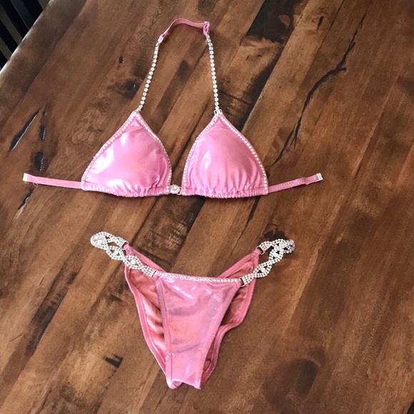 Competition Bikini - Picture 1 of 7